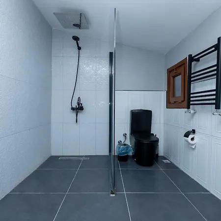 Fourlex House With Central Location *