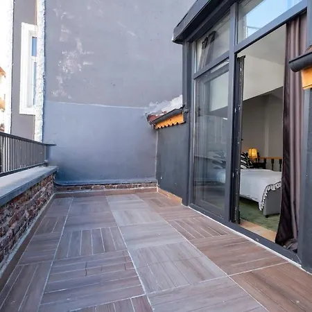 Fourlex House With Central Location Apartment